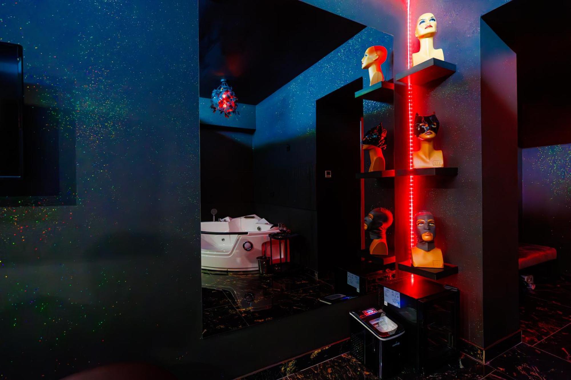 Romeo Nights - Love Rooms - Adults Only Букурещ Екстериор снимка